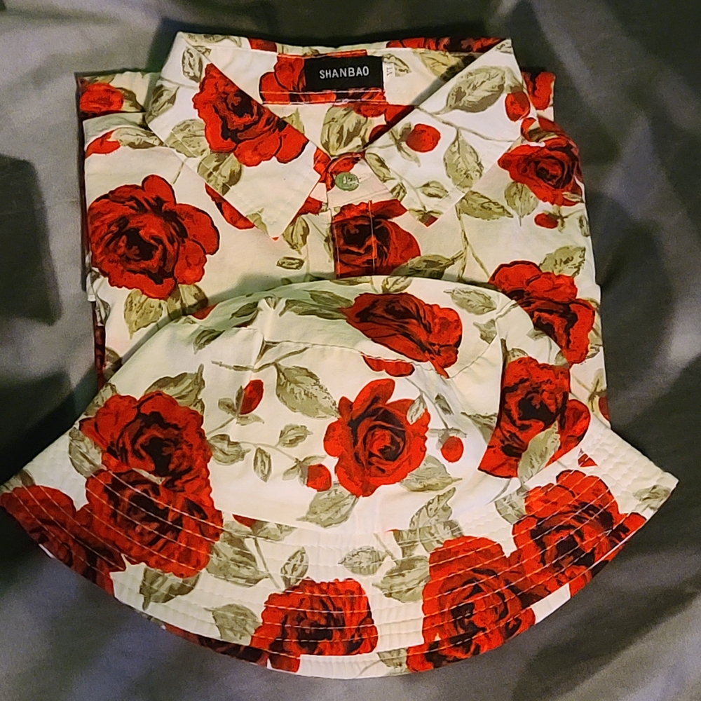 Size S/M Men's Red and White Rose Shirt and Hat Set